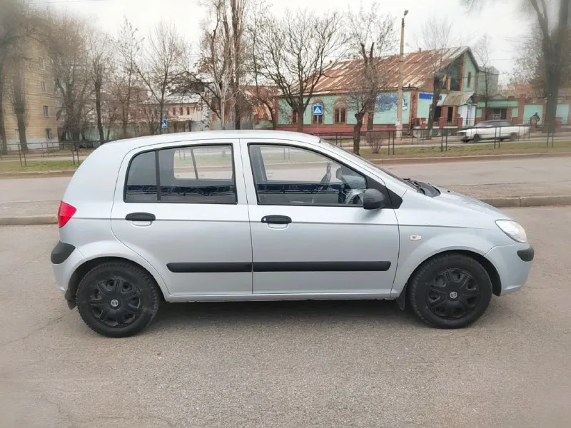 Продается hyundai гетс. 2009 года. двигатель 1.4. на автомате! пробег 145к. отличное состояние! автомобиль обслужен! вложений не требует! кондиционер, печка работают! ходовая не стучит. салон ухоженный, не курили! осмотр докучаевск, донецк. цена 588000₽ 9498093748 📞 звоните: +7(949)8093748 - фотография - 4
