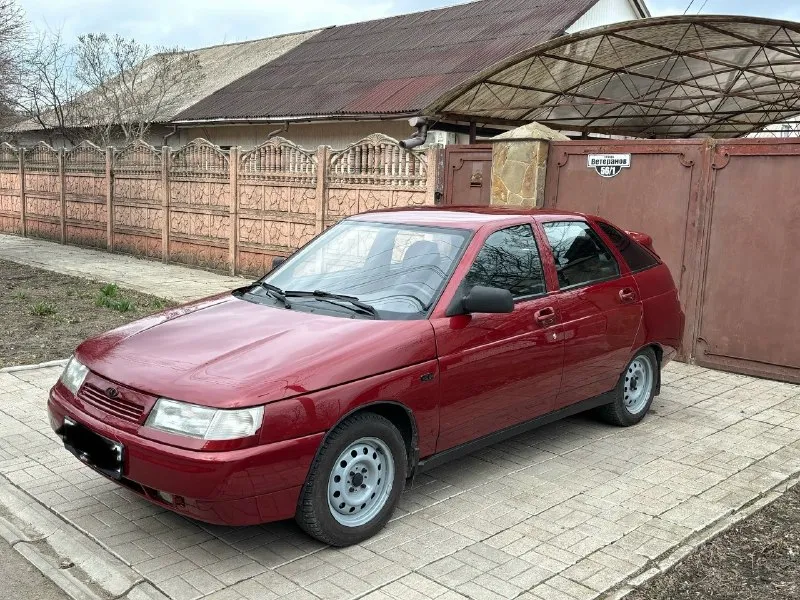Админу добра ❤️ читать внимательно ! продам ваз 2112. год 2007 документы зеркально чистые тех осмотр пройден авто готов к переоформлению автомобиль в идеальном состоянии вложений не каких не требует. пробег 159 тысяч двигатель часики 16 клапана 🚀 работает без лишних звуков коробка включается как положено без хрустов и вылетов ходовая часть новая ! по кузову без рыжиков и жучков от слова совсем ! стаканы лонжероны целые в заводских герметиках дно пороги целые ! авто в дтп не участвовал ! по электрике всё светится работает автомобиль гаражного хранение ! салон чистый опрятный резина зима новая с штампами ! за автомобилем очень хороший уход ! всё во время менялось и делалось ! продаю в связи с выездом ! цена авто 365 торг реальному по покупателю строго у капота по телефону не торгуюсь связь со мной +79490304175 +79494820972 📞 звоните: +7(949)0304175 - фотография - 1