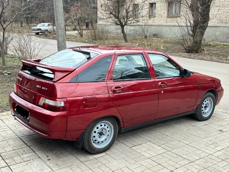 Админу добра ❤️ читать внимательно ! продам ваз 2112. год 2007 документы зеркально чистые тех осмотр пройден авто готов к переоформлению автомобиль в идеальном состоянии вложений не каких не требует. пробег 159 тысяч двигатель часики 16 клапана 🚀 работает без лишних звуков коробка включается как положено без хрустов и вылетов ходовая часть новая ! по кузову без рыжиков и жучков от слова совсем ! стаканы лонжероны целые в заводских герметиках дно пороги целые ! авто в дтп не участвовал ! по электрике всё светится работает автомобиль гаражного хранение ! салон чистый опрятный резина зима новая с штампами ! за автомобилем очень хороший уход ! всё во время менялось и делалось ! продаю в связи с выездом ! цена авто 365 торг реальному по покупателю строго у капота по телефону не торгуюсь связь со мной +79490304175 +79494820972 📞 звоните: +7(949)0304175 - фотография - 2