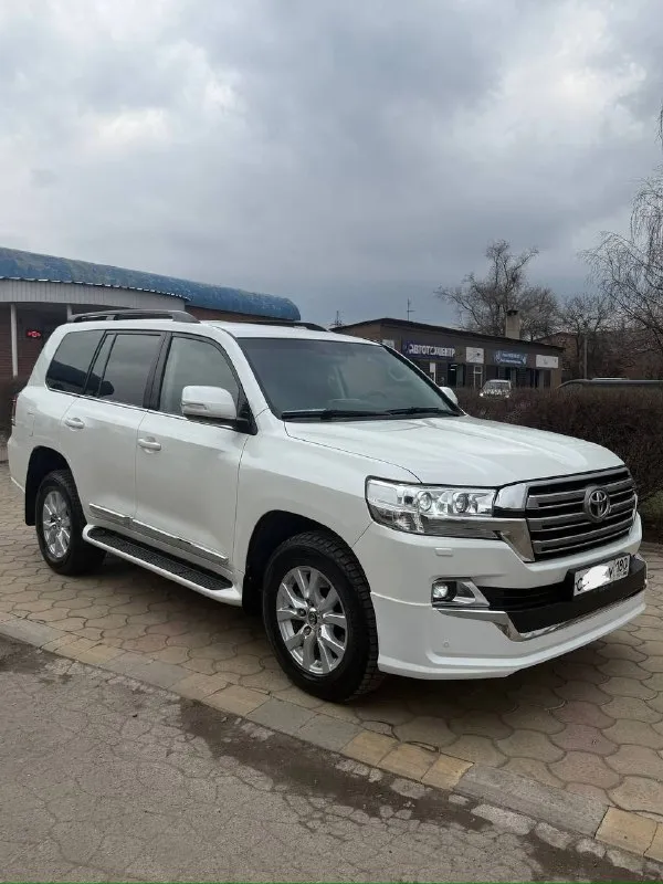 Toyota land cruiser 200 рестайлинг год выпуска 2016 двигатель 4 5 пробег 180 тысяч км идеальное состояние без единого подкраса 100% готов на любые проверки два комплекта резины зима лето два комплекта ковриком весь комплект ключей зоны риска брони плёнки сервисная книжка или обмен цена 5🍋450 📞 +7(949)5180296 📲 tg:. ... 📞 звоните: +7(949)5180296 - фотография - 2