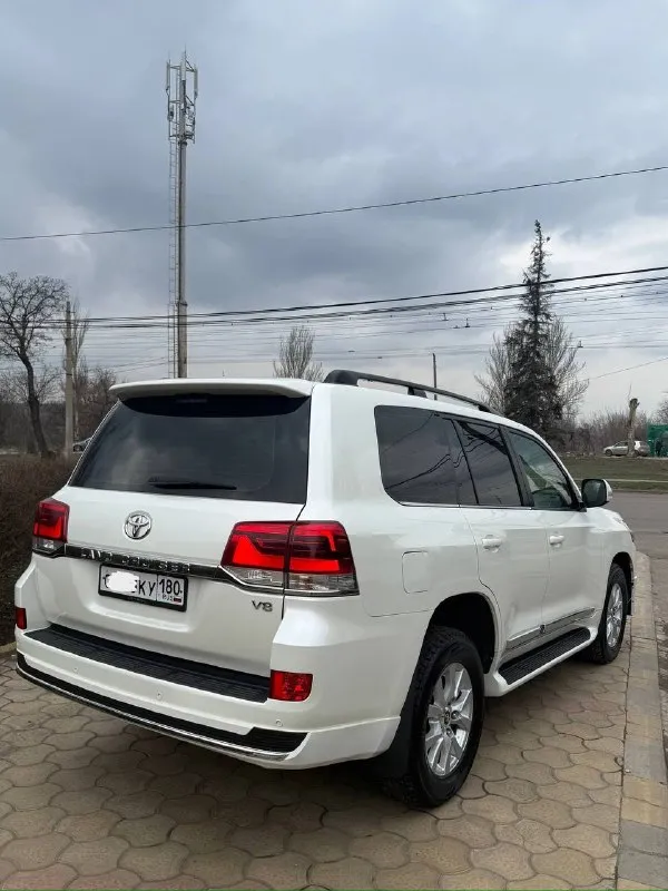 Toyota land cruiser 200 рестайлинг год выпуска 2016 двигатель 4 5 пробег 180 тысяч км идеальное состояние без единого подкраса 100% готов на любые проверки два комплекта резины зима лето два комплекта ковриком весь комплект ключей зоны риска брони плёнки сервисная книжка или обмен цена 5🍋450 📞 +7(949)5180296 📲 tg:. ... 📞 звоните: +7(949)5180296 - фотография - 3
