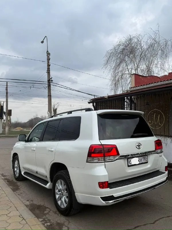 Toyota land cruiser 200 рестайлинг год выпуска 2016 двигатель 4 5 пробег 180 тысяч км идеальное состояние без единого подкраса 100% готов на любые проверки два комплекта резины зима лето два комплекта ковриком весь комплект ключей зоны риска брони плёнки сервисная книжка или обмен цена 5🍋450 📞 +7(949)5180296 📲 tg:. ... 📞 звоните: +7(949)5180296 - фотография - 4