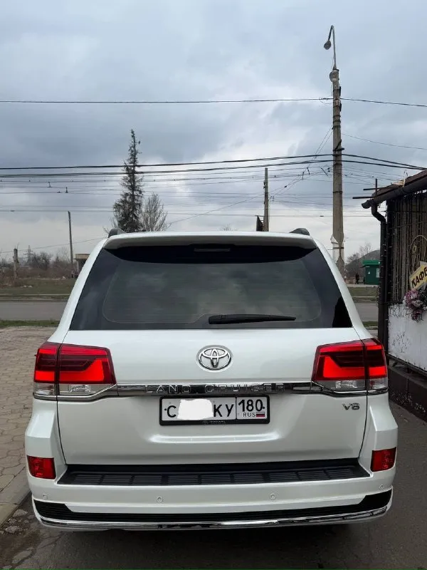 Toyota land cruiser 200 рестайлинг год выпуска 2016 двигатель 4 5 пробег 180 тысяч км идеальное состояние без единого подкраса 100% готов на любые проверки два комплекта резины зима лето два комплекта ковриком весь комплект ключей зоны риска брони плёнки сервисная книжка или обмен цена 5🍋450 📞 +7(949)5180296 📲 tg:. ... 📞 звоните: +7(949)5180296 - фотография - 5