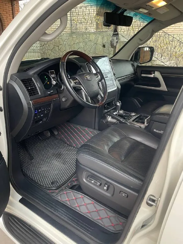 Toyota land cruiser 200 рестайлинг год выпуска 2016 двигатель 4 5 пробег 180 тысяч км идеальное состояние без единого подкраса 100% готов на любые проверки два комплекта резины зима лето два комплекта ковриком весь комплект ключей зоны риска брони плёнки сервисная книжка или обмен цена 5🍋450 📞 +7(949)5180296 📲 tg:. ... 📞 звоните: +7(949)5180296 - фотография - 8