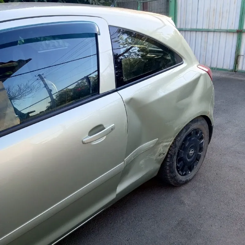 Продам opel corsa 2007 г. машина на ходу, пробег 226 тыс. км. экономичная. хорошая комплектация: мульти руль, подушки безопасности, круиз, подогрев сидений двухзонный, подогрев руля, подогрев заднего стекла, кондиционер заправлен и работает отлично, печка, мультимедиа, стеклоподъёмники с доводчиками, закрытие с пульта, электрорегулировка зеркал. салон в хорошем состоянии, одеты новые чехлы "автопилот" с алькантарой. присутствуют нюансы по кузову, трещина на переднем бампере, вмятина на заднем левом крыле. сделан капремонт двигателя на 210 тыс. км. два комплекта резины с дисками. цена 370 тыс. руб. торг. осмотр енакиево+79495046579 📞 звоните: +7(949)5046579 - фотография - 5