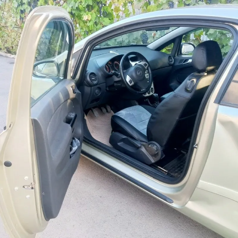 Продам opel corsa 2007 г. машина на ходу, пробег 226 тыс. км. экономичная. хорошая комплектация: мульти руль, подушки безопасности, круиз, подогрев сидений двухзонный, подогрев руля, подогрев заднего стекла, кондиционер заправлен и работает отлично, печка, мультимедиа, стеклоподъёмники с доводчиками, закрытие с пульта, электрорегулировка зеркал. салон в хорошем состоянии, одеты новые чехлы "автопилот" с алькантарой. присутствуют нюансы по кузову, трещина на переднем бампере, вмятина на заднем левом крыле. сделан капремонт двигателя на 210 тыс. км. два комплекта резины с дисками. цена 370 тыс. руб. торг. осмотр енакиево+79495046579 📞 звоните: +7(949)5046579 - фотография - 6