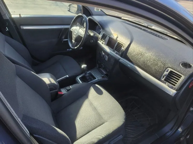 Продам opel signum 2006 год, 2.2 бензин, 217000км пробег, механика, машина в хорошем состоянии, по технике все работает, есть небольшие нюансы по кузову, сел поехал, на все интересующие вопросы отвечу по телефону. цена 60000р, реальному покупателю, торг. +79493900633 андрей. 📞 звоните: +7(949)3900633 - фотография - 6