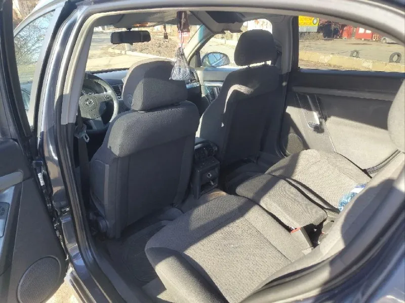 Продам opel signum 2006 год, 2.2 бензин, 217000км пробег, механика, машина в хорошем состоянии, по технике все работает, есть небольшие нюансы по кузову, сел поехал, на все интересующие вопросы отвечу по телефону. цена 60000р, реальному покупателю, торг. +79493900633 андрей. 📞 звоните: +7(949)3900633 - фотография - 7