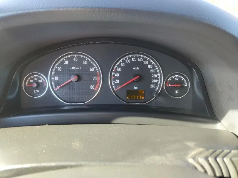 Продам opel signum 2006 год, 2.2 бензин, 217000км пробег, механика, машина в хорошем состоянии, по технике все работает, есть небольшие нюансы по кузову, сел поехал, на все интересующие вопросы отвечу по телефону. цена 60000р, реальному покупателю, торг. +79493900633 андрей. 📞 звоните: +7(949)3900633 - фотография - 8