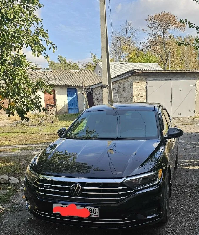 Продам volkswagen jetta 2020г. в.в хорошем состоянии. за машиной ухаживал, все жидкости и расходники заменены. резина новая. комплектация r line. пробег родной 92000км. цена 1850000 тыс. на все интересующие вопросы отвечу по телефону +79494182166 📞 🇷🇺 звоните: +79494182166 - фотография - 1