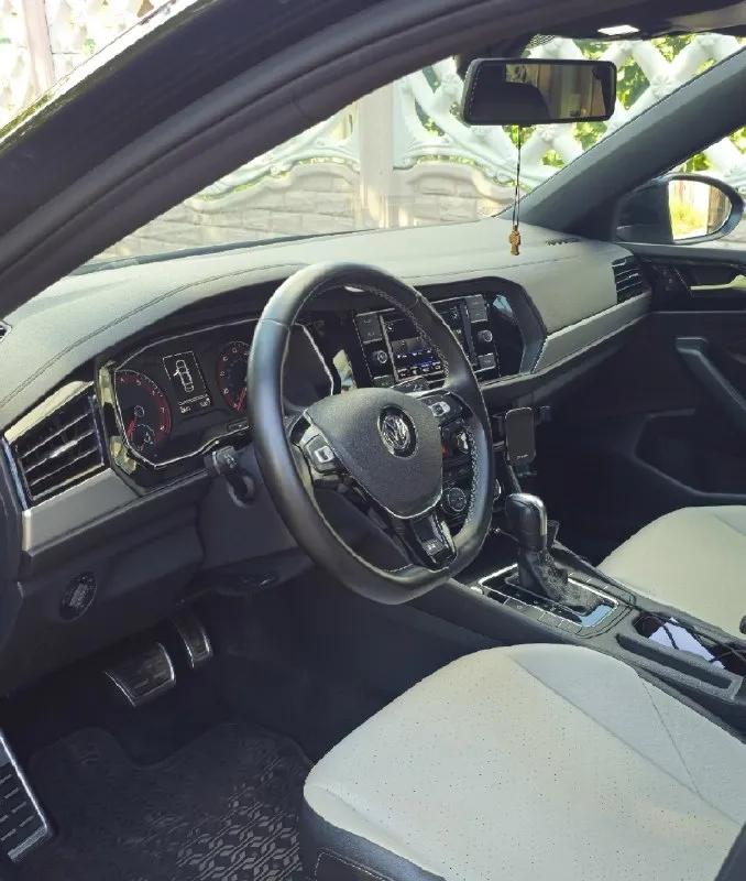 Продам volkswagen jetta 2020г. в.в хорошем состоянии. за машиной ухаживал, все жидкости и расходники заменены. резина новая. комплектация r line. пробег родной 92000км. цена 1850000 тыс. на все интересующие вопросы отвечу по телефону +79494182166 📞 🇷🇺 звоните: +79494182166 - фотография - 4