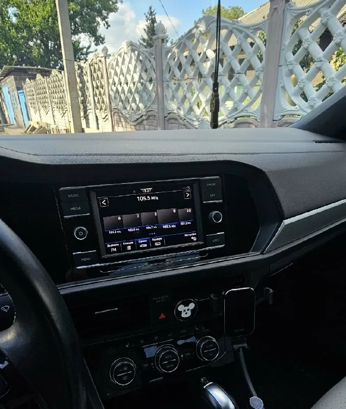 Продам volkswagen jetta 2020г. в.в хорошем состоянии. за машиной ухаживал, все жидкости и расходники заменены. резина новая. комплектация r line. пробег родной 92000км. цена 1850000 тыс. на все интересующие вопросы отвечу по телефону +79494182166 📞 🇷🇺 звоните: +79494182166 - фотография - 5