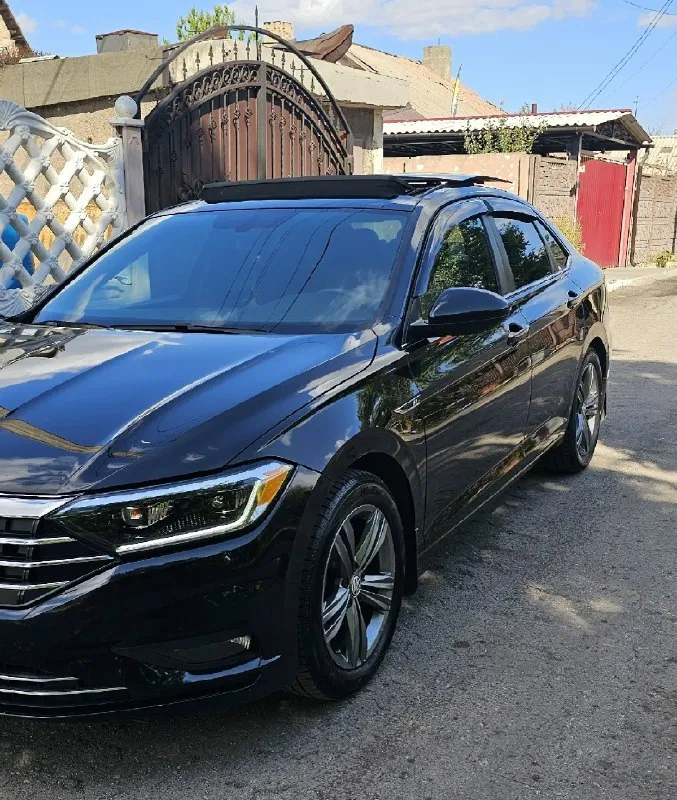 Продам volkswagen jetta 2020г. в.в хорошем состоянии. за машиной ухаживал, все жидкости и расходники заменены. резина новая. комплектация r line. пробег родной 92000км. цена 1850000 тыс. на все интересующие вопросы отвечу по телефону +79494182166 📞 🇷🇺 звоните: +79494182166 - фотография - 7