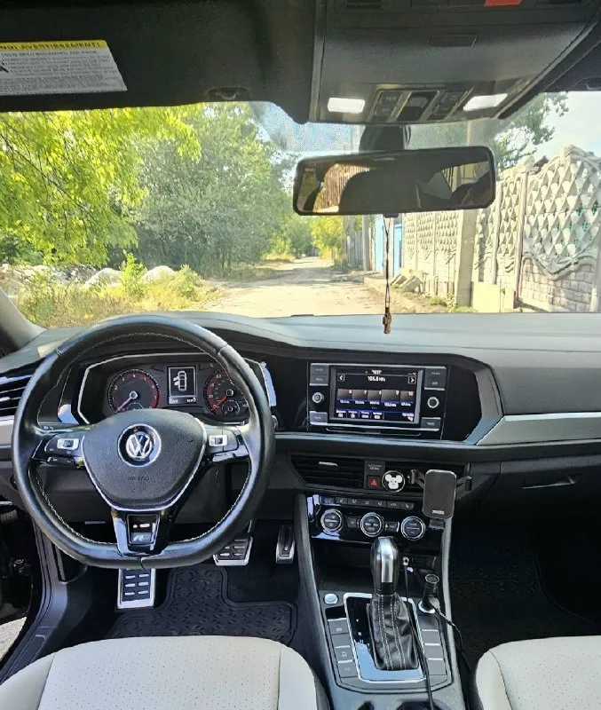 Продам volkswagen jetta 2020г. в.в хорошем состоянии. за машиной ухаживал, все жидкости и расходники заменены. резина новая. комплектация r line. пробег родной 92000км. цена 1850000 тыс. на все интересующие вопросы отвечу по телефону +79494182166 📞 🇷🇺 звоните: +79494182166 - фотография - 8