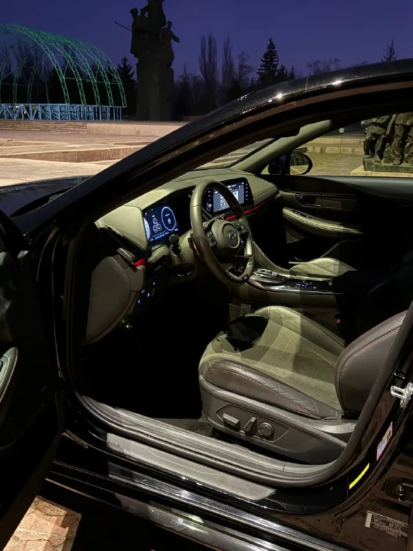 Продам hyundai sonata 2022 года 2.5т 293л. с пробег 45тыс км цена 2.9🍋 полная комплектация, подогревы всех сидений, старт стоп, панорамная крыша, музыка bose вся передняя часть в бронепленке ( крылья, капот, бампер, пороги, задняя полоса багажника) 4 режима езды комфорт, спорт, спорт +, режим езды под себя машина вся в идеале рассмотрю обмен с моей доплатой +79495180866 📞 звоните: +7(949)5180866 - фотография - 8