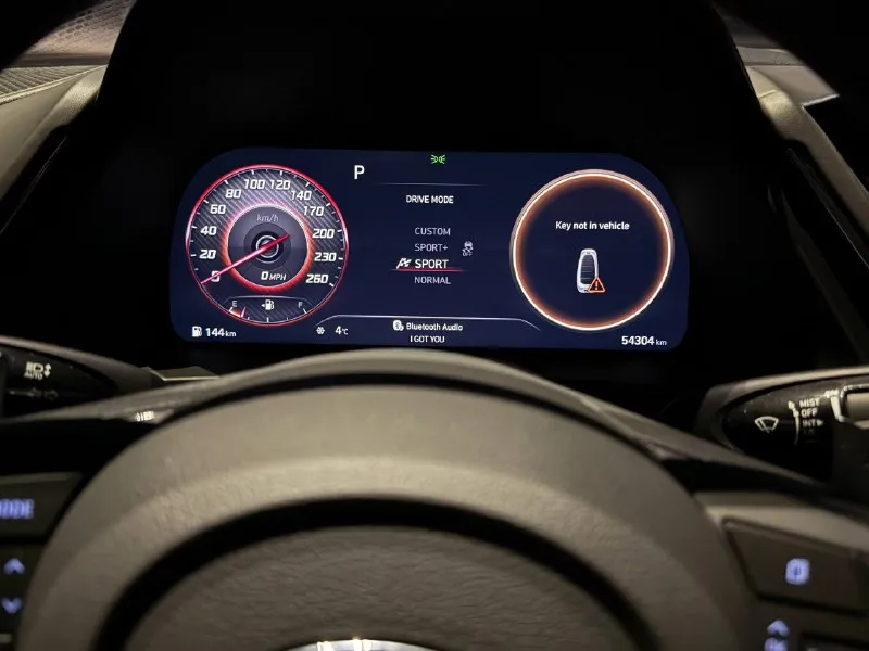 Продам hyundai sonata 2022 года 2.5т 293л. с пробег 45тыс км цена 2.9🍋 полная комплектация, подогревы всех сидений, старт стоп, панорамная крыша, музыка bose вся передняя часть в бронепленке ( крылья, капот, бампер, пороги, задняя полоса багажника) 4 режима езды комфорт, спорт, спорт +, режим езды под себя машина вся в идеале рассмотрю обмен с моей доплатой +79495180866 📞 звоните: +7(949)5180866 - фотография - 9