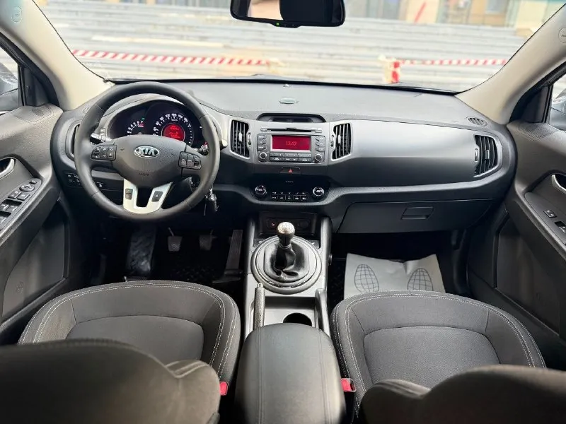 Продам kia sportage
1 Владелец. Без дтп!
Родной окрас.
Год:2013
Цена:1.300.000₽
Торг при осмотре!
Привод:передний
Родной пробег:170.000км
Коробка:механика
: 2Л бензин.
1 Владелец с автосалона, пробег подтвержденный, сервисные книжки, все чеки по обслуживанию есть, кузов без единого крашеного элемента, весь в заводском окрасе, без гнили и ржавчины, мотор работает отлично как на холодную, так и на горячую, не цокатит, не стучит, все отлично, вложений не каких не требует обсолютно.
Комплектация: мульти руль, 4 эл. Стеклоподемника, подогревы всех сидений, двух зонный климат контроль, помощь при подъёме, датчик света и дождя, штатная музыка с блютузом, парктроники, сигнализация пандора. Резина зима лето.
По запросу отправлю видео обзор.
По вопросам звоните.
Номер:
+79495895440 +7 949 594-15-39
На обоих номерах тг. И max
Тг. @avto_dnr123
📞 Звоните: +7(949)5895440 - фотография - 8