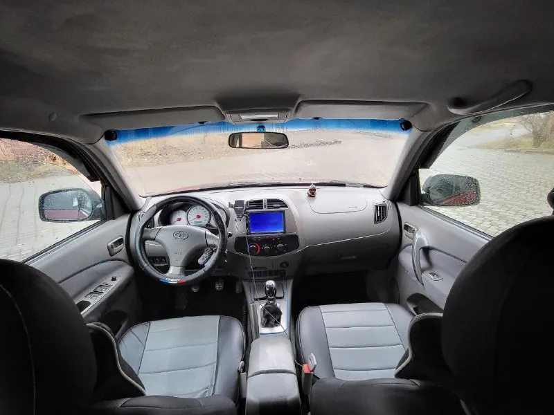 Продам авто chery tiggo 2.0 (чери тигго) цена: 375.000руб пробег: 121.000 год выпуска: 2009 год город: донецк номер: +7 949 086 06 31( telegram) автомобиль покупался новым в автосалоне в донецке, в одних руках с момента покупки, двигатель в отличном состояние, ходовая часть перебранна, коробка без нареканий, хорошая комплектация, полный электро пакет, электро зеркала, мультируль, подогревы сидений, рабочий кондиционер, штатная сигнализация, стёкла все родные, новый аккамулятор, два ключа. по кузову отлично сохранился для своих лет. хороший семейный автомобиль. звоните пишите. - фотография - 5