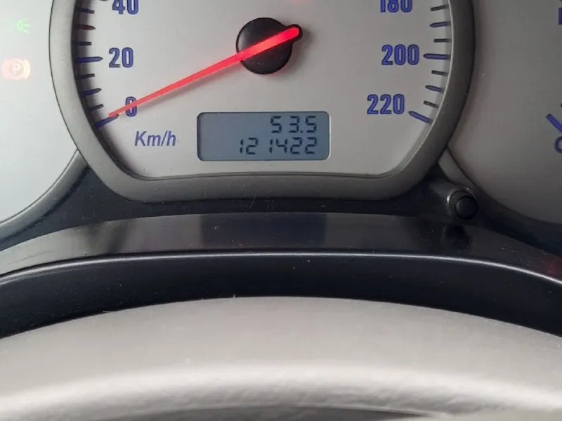 Продам авто chery tiggo 2.0 (чери тигго) цена: 375.000руб пробег: 121.000 год выпуска: 2009 год город: донецк номер: +7 949 086 06 31( telegram) автомобиль покупался новым в автосалоне в донецке, в одних руках с момента покупки, двигатель в отличном состояние, ходовая часть перебранна, коробка без нареканий, хорошая комплектация, полный электро пакет, электро зеркала, мультируль, подогревы сидений, рабочий кондиционер, штатная сигнализация, стёкла все родные, новый аккамулятор, два ключа. по кузову отлично сохранился для своих лет. хороший семейный автомобиль. звоните пишите. - фотография - 6