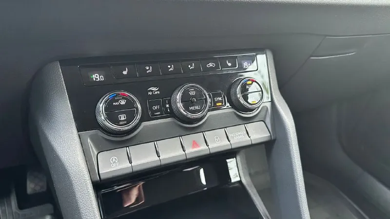 Продам skoda karoq 2020 г 1,4 turbo, 152 л с пробег 106000 тыс. продажа от собственника машина в достойном состоянии, салон как новый. хорошая комплектация. донецк все детали по телефону +79494928738 📞 звоните: +7(949)4928738 - фотография - 8