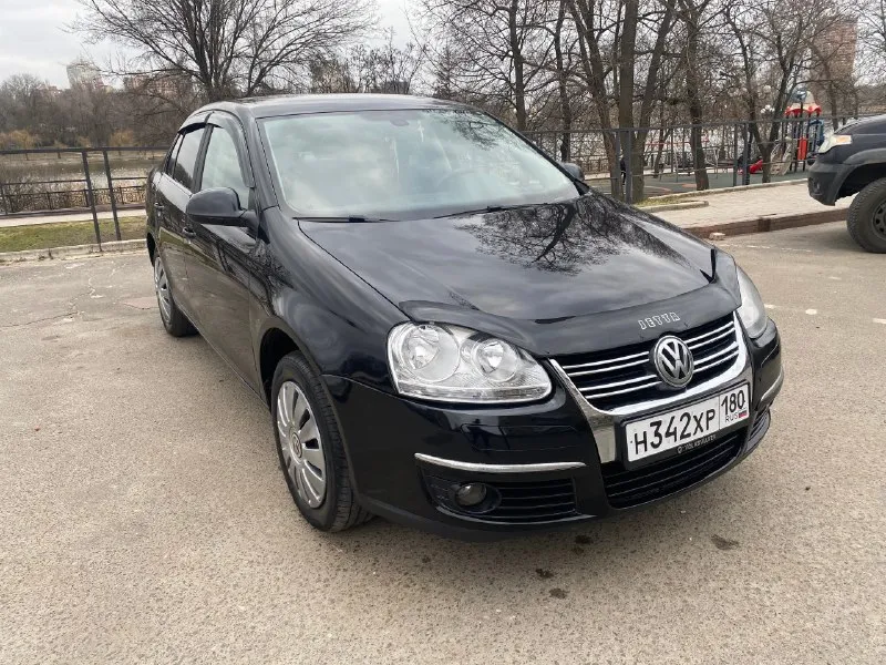 Volkswagen jetta-5 at 2007 год, официал двигатель bse 1.6l. 102л. с работает ровно, течей нет акпп-6 полноценный автомат не пинает и не затягивает все стекла с лобовым родные ходовая обслужена, дно целое цена 699тыс. +79494159017 осмотр донецк, собственник страховка и техосмотр есть комплектация с двухзонным климатом, подогревами сидений, омывателем и корректором фар, полный электропакет, бортовой компьютер, электропривод и обогрев зеркал, датчики света и дождя, airbags, abs, ebd, bas, esp 2 комплекта ключей, сервиска 2 комплекта хорошей резины: лето - pirelli, зима yokohama 📞 🇷🇺 звоните: +79494159017 - фотография - 1