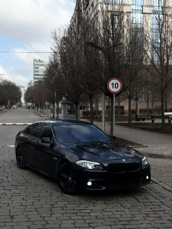 В продаже bmw 5 f10 в заводском м-паке год выпуска 2013 на надежном и едущем моторе 3.0 работает отлично без каких либо нареканий переключат мягко и плавно, без пинков и рывков ходовая часть полностью обслужена цена 1.580.000₽ возможен торг реальному и быстрому покупателю возможна продажа в кредит и обмен на интересующие вас вопросы отвечу по телефону +7 949 742 53 98 +7 949 374 95 82 📞 звоните: +7(949)7425398 - фотография - 3