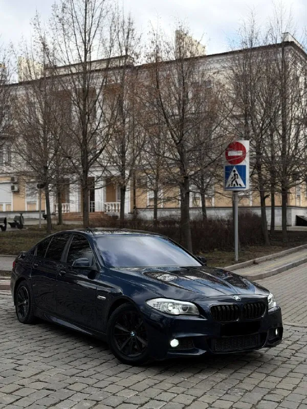 В продаже bmw 5 f10 в заводском м-паке год выпуска 2013 на надежном и едущем моторе 3.0 работает отлично без каких либо нареканий переключат мягко и плавно, без пинков и рывков ходовая часть полностью обслужена цена 1.580.000₽ возможен торг реальному и быстрому покупателю возможна продажа в кредит и обмен на интересующие вас вопросы отвечу по телефону +7 949 742 53 98 +7 949 374 95 82 📞 звоните: +7(949)7425398 - фотография - 4