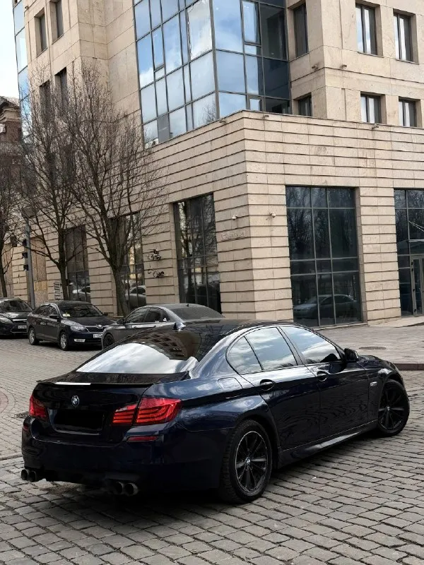 В продаже bmw 5 f10 в заводском м-паке год выпуска 2013 на надежном и едущем моторе 3.0 работает отлично без каких либо нареканий переключат мягко и плавно, без пинков и рывков ходовая часть полностью обслужена цена 1.580.000₽ возможен торг реальному и быстрому покупателю возможна продажа в кредит и обмен на интересующие вас вопросы отвечу по телефону +7 949 742 53 98 +7 949 374 95 82 📞 звоните: +7(949)7425398 - фотография - 5