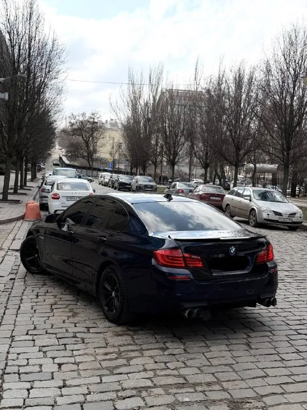 В продаже bmw 5 f10 в заводском м-паке год выпуска 2013 на надежном и едущем моторе 3.0 работает отлично без каких либо нареканий переключат мягко и плавно, без пинков и рывков ходовая часть полностью обслужена цена 1.580.000₽ возможен торг реальному и быстрому покупателю возможна продажа в кредит и обмен на интересующие вас вопросы отвечу по телефону +7 949 742 53 98 +7 949 374 95 82 📞 звоните: +7(949)7425398 - фотография - 6