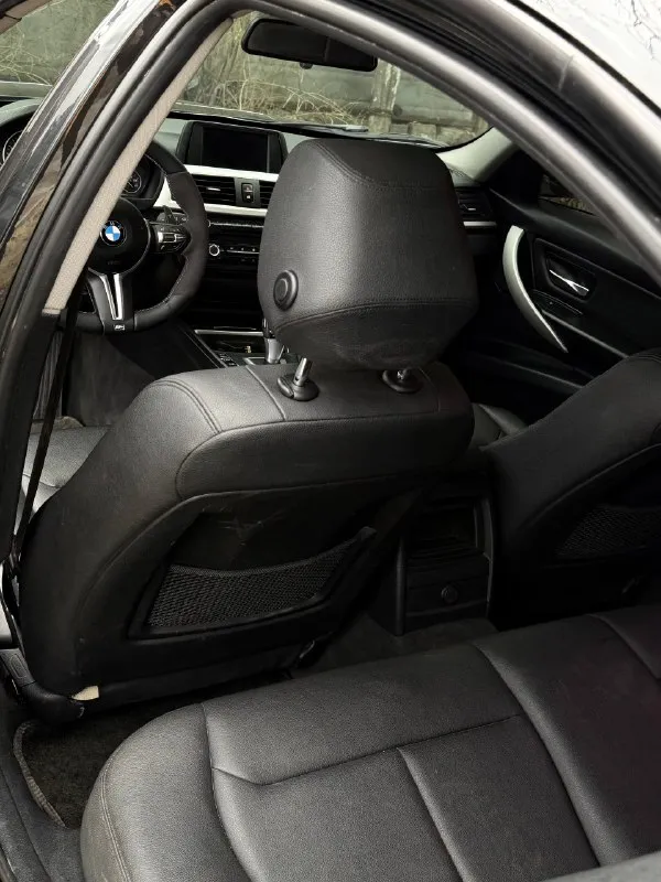 Продам bmw 3 f30 2013 года выпуска автомобиль полностью обслужен своевременно, отличное состояние как технически так и внешне! 2.0 работает идеально, тихо, не троит и не дымит, резвая динамика разгона коробка автомат, переключается мягко и плавно ходовая часть как мячик, нет никаких шумов в автомобиле полностью уверен, сел и поехал в любую точку. салон ухоженный и красивый, нет потертостей и прочего! юридически автомобиль кристально чист, любое оформление осмотр донецк 1.450.000 торгуюсь с быстрым покупателем рассмотрю вариант обмена, могу продать в кредит +7 949 374 95 82 +7 949 742 53 98 📞 звоните: +7(949)3749582 - фотография - 7