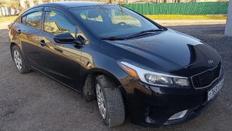 Продаётся kia forte yd (cerаto), рестайлинг, 2018г. В. , 2.0., .,
Пробег 188000км.
Пригнана из америки осенью 2021 года в мариуполь.
Без дтп.
Авто выкуплено на аукционе после кражи.
Один хозяин.
Состояние: кузов,   двигатель, ходовка, акпп, салон - отличное. Поменял в декабре 2024г.   Поставил с донора, практически новая.
Сейчас пробег на 70000км.
Вложений ни каких не надо, всё полностью работает.
Комплектация: кондиционер, круиз, обогрев зеркал, противотуманки, магнитола teyes с инет 4g,   навигацией, видео,   камерой з/вида. Сигнализация starline e96, с симкой и gps, дистанционный автозапуск. (управление и отслеживание с телефона).
То пройдено !!!!  Все доки готовы для постановки на учёт в гибдд.
С авто отдам комплект зимней и летней резины на дисках. А так же штатную магнитолу, пластиковую защиту, снятую (в рабочем состоянии).
Цена 1.250 🍋
Авто местное. Мариуполь
Звонить
+79494999172
📲 Tg: роман
📞 Звоните: +7(949)4999172 - фотография - 1
