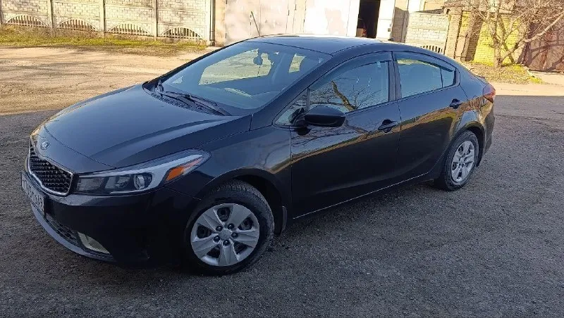 Продаётся kia forte yd (cerаto), рестайлинг, 2018г. В. , 2.0., .,
Пробег 188000км.
Пригнана из америки осенью 2021 года в мариуполь.
Без дтп.
Авто выкуплено на аукционе после кражи.
Один хозяин.
Состояние: кузов,   двигатель, ходовка, акпп, салон - отличное. Поменял в декабре 2024г.   Поставил с донора, практически новая.
Сейчас пробег на 70000км.
Вложений ни каких не надо, всё полностью работает.
Комплектация: кондиционер, круиз, обогрев зеркал, противотуманки, магнитола teyes с инет 4g,   навигацией, видео,   камерой з/вида. Сигнализация starline e96, с симкой и gps, дистанционный автозапуск. (управление и отслеживание с телефона).
То пройдено !!!!  Все доки готовы для постановки на учёт в гибдд.
С авто отдам комплект зимней и летней резины на дисках. А так же штатную магнитолу, пластиковую защиту, снятую (в рабочем состоянии).
Цена 1.250 🍋
Авто местное. Мариуполь
Звонить
+79494999172
📲 Tg: роман
📞 Звоните: +7(949)4999172 - фотография - 2