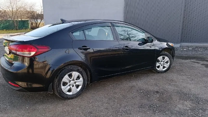Продаётся kia forte yd (cerаto), рестайлинг, 2018г. В. , 2.0., .,
Пробег 188000км.
Пригнана из америки осенью 2021 года в мариуполь.
Без дтп.
Авто выкуплено на аукционе после кражи.
Один хозяин.
Состояние: кузов,   двигатель, ходовка, акпп, салон - отличное. Поменял в декабре 2024г.   Поставил с донора, практически новая.
Сейчас пробег на 70000км.
Вложений ни каких не надо, всё полностью работает.
Комплектация: кондиционер, круиз, обогрев зеркал, противотуманки, магнитола teyes с инет 4g,   навигацией, видео,   камерой з/вида. Сигнализация starline e96, с симкой и gps, дистанционный автозапуск. (управление и отслеживание с телефона).
То пройдено !!!!  Все доки готовы для постановки на учёт в гибдд.
С авто отдам комплект зимней и летней резины на дисках. А так же штатную магнитолу, пластиковую защиту, снятую (в рабочем состоянии).
Цена 1.250 🍋
Авто местное. Мариуполь
Звонить
+79494999172
📲 Tg: роман
📞 Звоните: +7(949)4999172 - фотография - 4