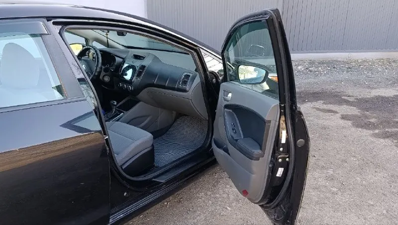 Продаётся kia forte yd (cerаto), рестайлинг, 2018г. В. , 2.0., .,
Пробег 188000км.
Пригнана из америки осенью 2021 года в мариуполь.
Без дтп.
Авто выкуплено на аукционе после кражи.
Один хозяин.
Состояние: кузов,   двигатель, ходовка, акпп, салон - отличное. Поменял в декабре 2024г.   Поставил с донора, практически новая.
Сейчас пробег на 70000км.
Вложений ни каких не надо, всё полностью работает.
Комплектация: кондиционер, круиз, обогрев зеркал, противотуманки, магнитола teyes с инет 4g,   навигацией, видео,   камерой з/вида. Сигнализация starline e96, с симкой и gps, дистанционный автозапуск. (управление и отслеживание с телефона).
То пройдено !!!!  Все доки готовы для постановки на учёт в гибдд.
С авто отдам комплект зимней и летней резины на дисках. А так же штатную магнитолу, пластиковую защиту, снятую (в рабочем состоянии).
Цена 1.250 🍋
Авто местное. Мариуполь
Звонить
+79494999172
📲 Tg: роман
📞 Звоните: +7(949)4999172 - фотография - 6