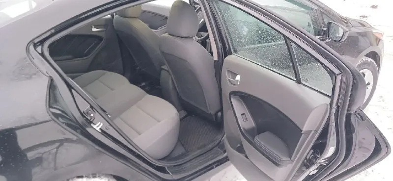 Продаётся kia forte yd (cerаto), рестайлинг, 2018г. В. , 2.0., .,
Пробег 188000км.
Пригнана из америки осенью 2021 года в мариуполь.
Без дтп.
Авто выкуплено на аукционе после кражи.
Один хозяин.
Состояние: кузов,   двигатель, ходовка, акпп, салон - отличное. Поменял в декабре 2024г.   Поставил с донора, практически новая.
Сейчас пробег на 70000км.
Вложений ни каких не надо, всё полностью работает.
Комплектация: кондиционер, круиз, обогрев зеркал, противотуманки, магнитола teyes с инет 4g,   навигацией, видео,   камерой з/вида. Сигнализация starline e96, с симкой и gps, дистанционный автозапуск. (управление и отслеживание с телефона).
То пройдено !!!!  Все доки готовы для постановки на учёт в гибдд.
С авто отдам комплект зимней и летней резины на дисках. А так же штатную магнитолу, пластиковую защиту, снятую (в рабочем состоянии).
Цена 1.250 🍋
Авто местное. Мариуполь
Звонить
+79494999172
📲 Tg: роман
📞 Звоните: +7(949)4999172 - фотография - 8