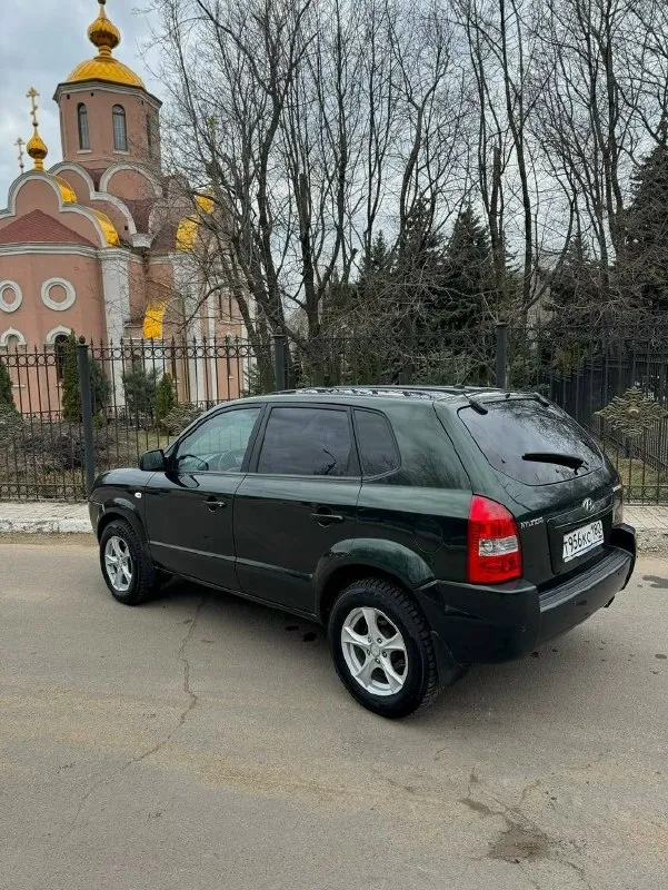 Продам hyundai tucson 2008г. в я хозяин по всем документам, мотор бензин 2.0 на механике. хочу за машину 🔴800.000₽🔴торговаться не намерен, смотрите цены! отличное состояние машины, кузов без рыжиков, аварий, и прочего - в родном окрасе! приезжайте проверяйте! резина зимняя новая, есть летняя в комплекте. подогревы сидений, эл. зеркала, сигнализация, 4 подъемника, датчик дождь свет, хорошая музыка, и еще много чего! диагностическая карта(техосмотр) в наличии, хоть сразу в мрео. автотека идеальная, пробег 233т. км на машине езжу, пробег растет. в последних руках 13лет, два ключа птс оригинал! по днищу перед зимой занимался, обрабатывал, целое! +79494239299 📞 звоните: +7(949)4239299 - фотография - 1