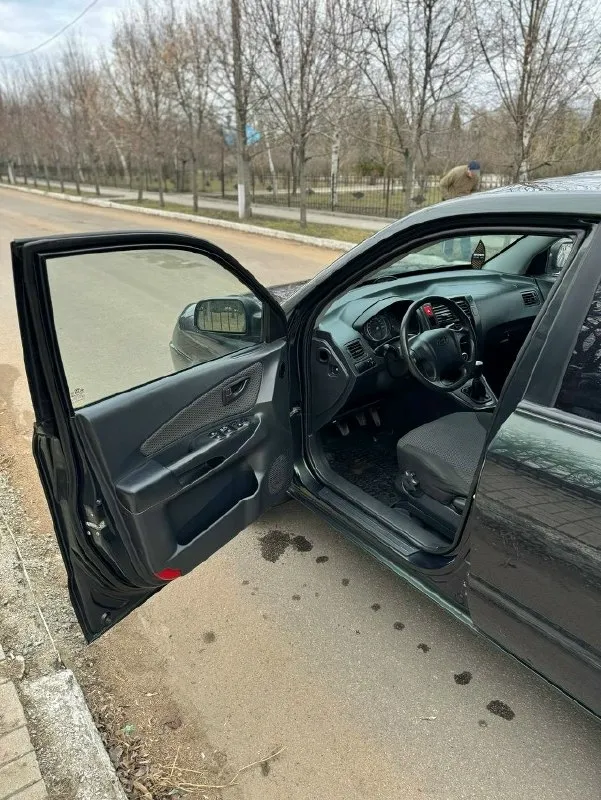 Продам hyundai tucson 2008г. в я хозяин по всем документам, мотор бензин 2.0 на механике. хочу за машину 🔴800.000₽🔴торговаться не намерен, смотрите цены! отличное состояние машины, кузов без рыжиков, аварий, и прочего - в родном окрасе! приезжайте проверяйте! резина зимняя новая, есть летняя в комплекте. подогревы сидений, эл. зеркала, сигнализация, 4 подъемника, датчик дождь свет, хорошая музыка, и еще много чего! диагностическая карта(техосмотр) в наличии, хоть сразу в мрео. автотека идеальная, пробег 233т. км на машине езжу, пробег растет. в последних руках 13лет, два ключа птс оригинал! по днищу перед зимой занимался, обрабатывал, целое! +79494239299 📞 звоните: +7(949)4239299 - фотография - 3