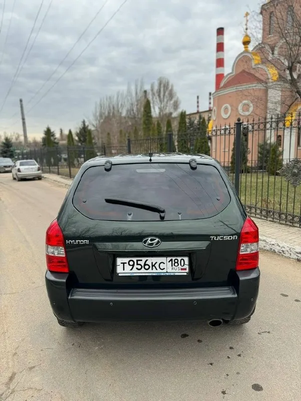 Продам hyundai tucson 2008г. в я хозяин по всем документам, мотор бензин 2.0 на механике. хочу за машину 🔴800.000₽🔴торговаться не намерен, смотрите цены! отличное состояние машины, кузов без рыжиков, аварий, и прочего - в родном окрасе! приезжайте проверяйте! резина зимняя новая, есть летняя в комплекте. подогревы сидений, эл. зеркала, сигнализация, 4 подъемника, датчик дождь свет, хорошая музыка, и еще много чего! диагностическая карта(техосмотр) в наличии, хоть сразу в мрео. автотека идеальная, пробег 233т. км на машине езжу, пробег растет. в последних руках 13лет, два ключа птс оригинал! по днищу перед зимой занимался, обрабатывал, целое! +79494239299 📞 звоните: +7(949)4239299 - фотография - 5