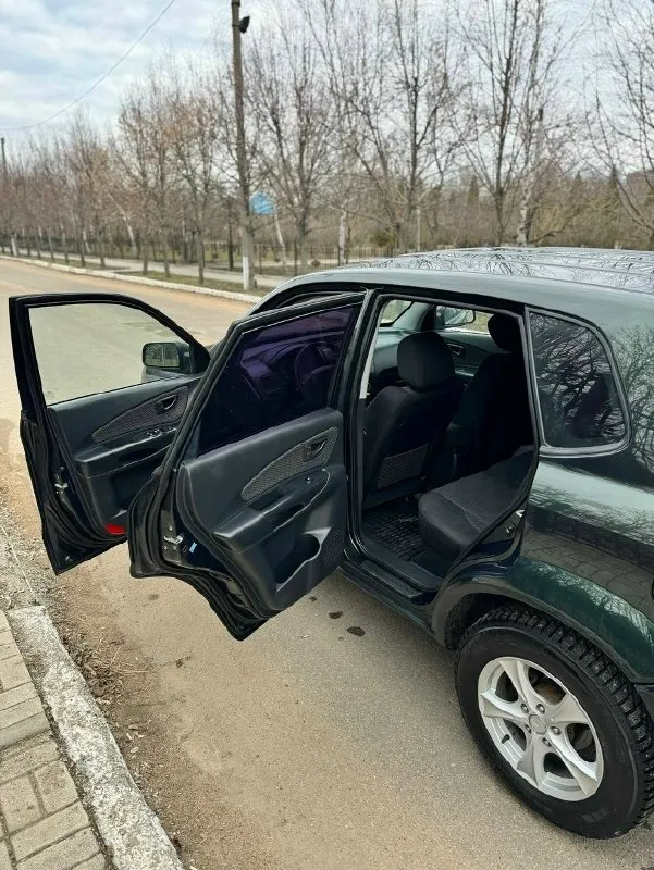 Продам hyundai tucson 2008г. в я хозяин по всем документам, мотор бензин 2.0 на механике. хочу за машину 🔴800.000₽🔴торговаться не намерен, смотрите цены! отличное состояние машины, кузов без рыжиков, аварий, и прочего - в родном окрасе! приезжайте проверяйте! резина зимняя новая, есть летняя в комплекте. подогревы сидений, эл. зеркала, сигнализация, 4 подъемника, датчик дождь свет, хорошая музыка, и еще много чего! диагностическая карта(техосмотр) в наличии, хоть сразу в мрео. автотека идеальная, пробег 233т. км на машине езжу, пробег растет. в последних руках 13лет, два ключа птс оригинал! по днищу перед зимой занимался, обрабатывал, целое! +79494239299 📞 звоните: +7(949)4239299 - фотография - 8