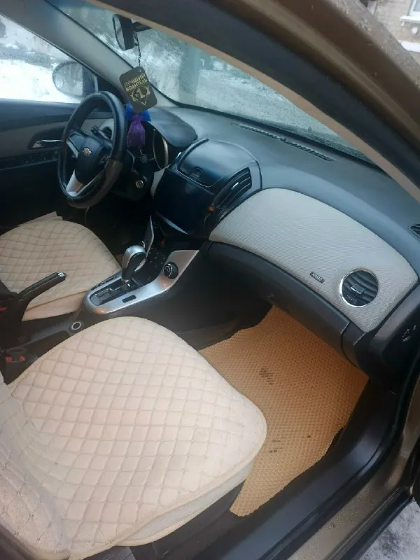 Продам chevrolet круз 2013 год 1.8 акпп, пробег 162 000 тыс, цена 800 тыс !!! Машина ухоженная, по технике без нареканий, вид имеет! Кому нужна хорошая хозяйская машина обращайтесь! Комплектация: двигатель 1.8, коробка автомат, 4 стеклоподъёмника, кондиционер, мультируль, подогрев сидений, обогрев зеркал, обогрев заднего стекла, abs, 6 подушек безопасности, 6 динамиков, музыка звучит достойно! Обращаться по номеру телефона +79493840327, машина не перекуп, я хозяин !
📞 Звоните: +7(949)3840327 - фотография - 1