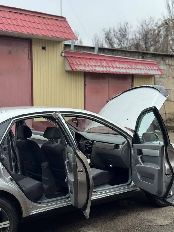 Автор: продам chevrolet lacetti 2011 года выпуска. Состояние кузова на 5/5, без рыжиков. Дно в идеальном состоянии двигатель 1.4, едет бодро, масло не берет. Коробка работает идеально, все передачи на месте. Комплектация: 2 стеклоподъемника, кондиционер, abs, усилитель руля. Состояние салона на 4/5, после химчистки. Печка жарит. На автомобиле стоят r15 литые диски, на новой зимней резине. В комплекте отдаем запаску. Из недавних работ по авто было: двигатель полностью переуплотнен ( прокладка гбц, прокладка клапанной крышки, сальники рв, кв, сальники клапанов ) все прокладки выхлопной системы, гофра, подушки двигателя, кулиса, установлен хороший свет. Цена: 360.000₽, + ( адекватный торг ). Автомобиль находится в енакиево +79495119799.. !!!наш телеграм канал [ бесплатное размещение за репост!!! Правила сообщества [ мы в мах [ [
📞 Звоните: +7(949)5119799 - фотография - 8