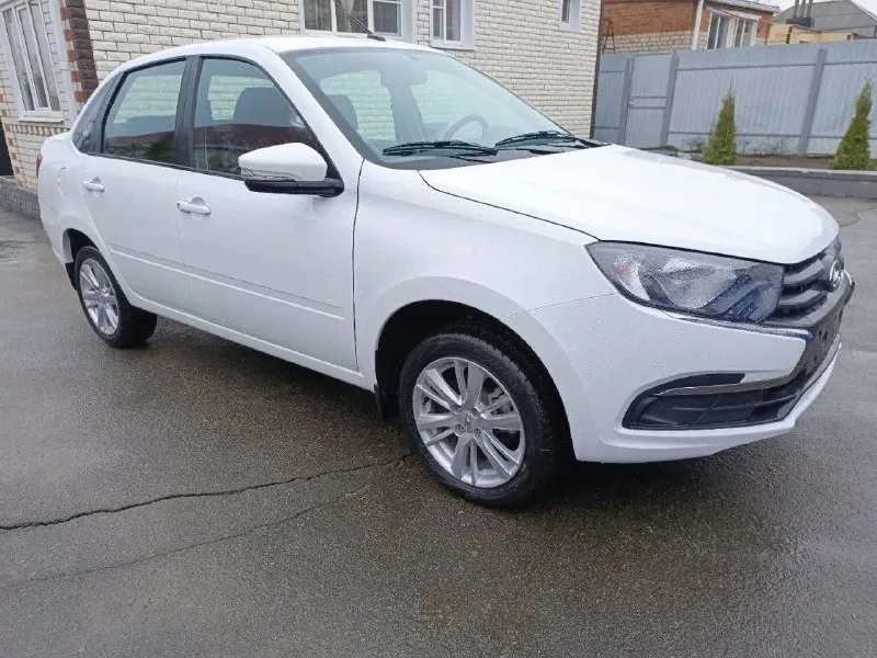 Ваз гранта мотор 1.6 2026 г. в механика пробег 10 км в комплектации кондиционер, передние электро стеклоподьемники, магнитола. вы будете первый владелец по эптс цена 1 150 000 руб. можно цвет, модель под заказ. тел: +79495185933 📞 звоните: +7(949)5185933 - фотография - 3