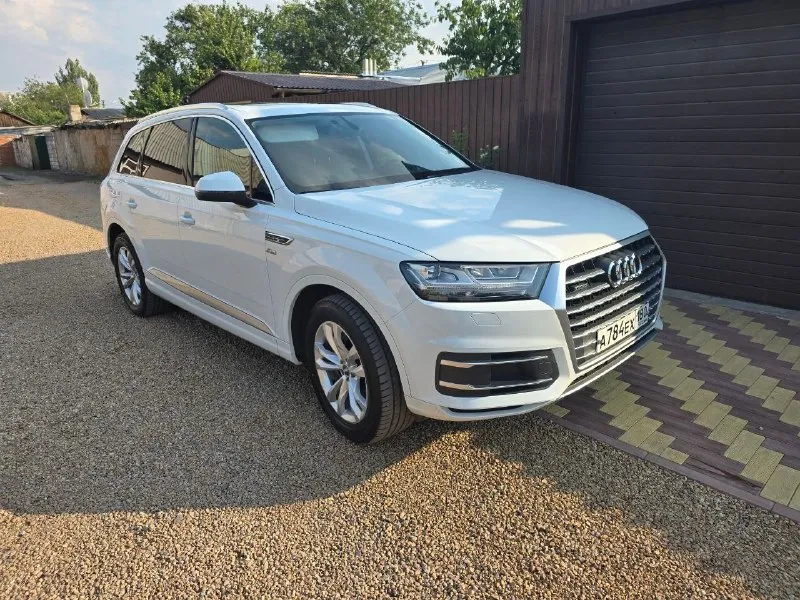 Продам audi q7 2.0 tfsi 2019 год. мощность: 252 л. с. птс: электронный владельцев по птс: 1 состояние: не битый коробка передач: автомат привод: полный тип кузова: внедорожник 5-дверный цвет: белый руль: левый +7 949 401 6982 антон 📞 звоните: +7(949)4016982 - фотография - 2