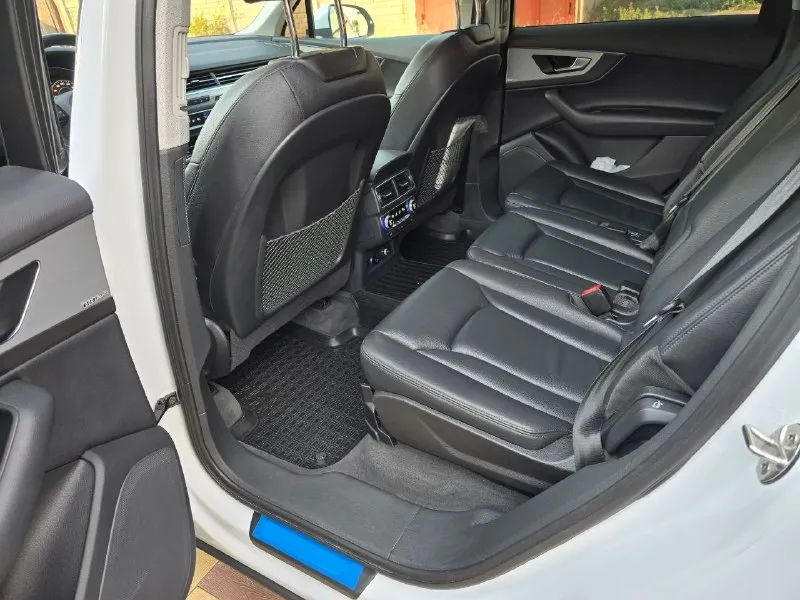 Продам audi q7 2.0 tfsi 2019 год. мощность: 252 л. с. птс: электронный владельцев по птс: 1 состояние: не битый коробка передач: автомат привод: полный тип кузова: внедорожник 5-дверный цвет: белый руль: левый +7 949 401 6982 антон 📞 звоните: +7(949)4016982 - фотография - 7