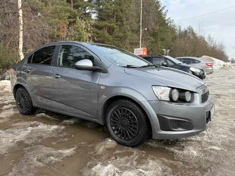 Chevrolet aveo t300 2015 г. В. * год покупки декабрь 2014 г. * поколение 2014-2020 * пробег 160 000 тыс. * владельцев по птс 2 * не битый * модификация 1.6 ат ( 115 л. С) * коробка автомат * бензин 92 * передний привод * комплектация комфорт * сигнализация starlaine chevrolet aveo t300, декабрь, 2014 г. Покупался для себя. Вложений не требует, сел и поехал. Своевременная замена масла и то. Стоят свежие тормозные колодки и диски. По подвеске всё отлично (не гремит, не стучит) лакокрасочное покрытие идеальное. Днище в отличном состоянии. Замена масла в акпп на 155 тыс. Бережное использование автомобиля. * авто в собственности 5 лет (с апреля 2021 г. ). Без запретов и ограничений. Чистая. * очень комфортная и шустрая. * комплектация: магнитола с картплей, видео-регистратор, автозапуском старлайн с приложением и брелком. Авто можно завести и проследить он-лайн через приложение. * чистый, ухоженный салон, в машине не курили. Сиденья не продавлены) * очень экономный расход бен
📞 Звоните: +7(949)6647784 - фотография - 3