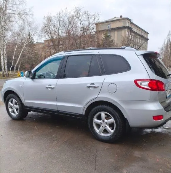 Продам автомобиль - hyundai santa fe 🚘 ➜ год выпуска: 2008 г ➜ пробег: 350.000 км ➜ объём двигателя: 2.2 л, ✅ автомобиль в отличном состоянии, есть летняя резина. в машине работает абсолютно всё! по комплектации: ● климат контроль ● 4 электростеклоподъёмника ● кожаный салон ● люк автомобиль без штрафов и запретов, чистая история! 💰 цена: 1.230.000 рублей. 🏢 город: ясиноватая. ☎ номера телефонов для связи: +79498479737 +79493323682 📞 звоните: +7(949)8479737 - фотография - 1