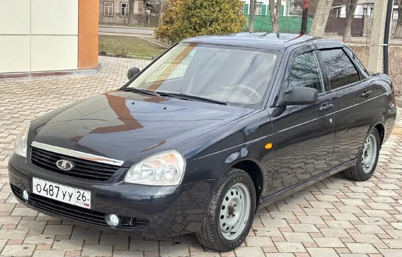 В продаже живая приора! 2009г. в. автомобиль в заводском исполнении! в заводском окрасе! пробег 170.000т. имеется свежая страховка и тех осмотр! состояние отличное! авто не требует абсолютно никаких вложений! днище пороги стаканы низа дверей в идеальном состоянии! кузов без гнили ржавчины! в заводском окрасе! все герметики швы точки завод! остекление родное! двигатель 1.6 16v работает как часики! без посторонних звуков! масло не расходует! кпп и ходовая часть просто супер! без нареканий! по комплектации: электро усилитель руля, abs, подогрев сидений, сигнализация, эл. стеклоподъемники, эл. регулировка зеркал, сенсорный магнитофон с bt. стоит очень редкий салон с завода, передние сидения ковши! документы чистые! переоформление без проблем. цена 370.000т. р торг. тел: +79499913705. - фотография - 1
