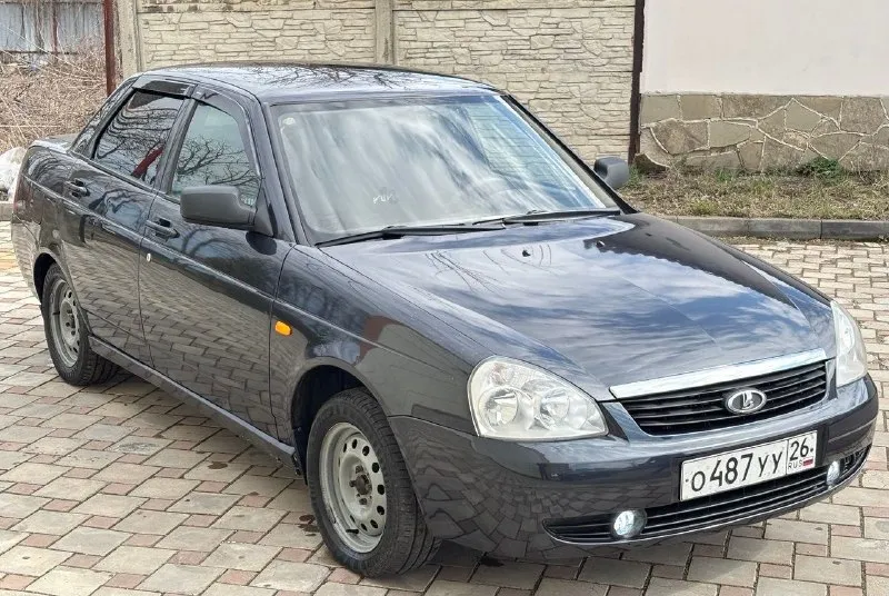 В продаже живая приора! 2009г. в. автомобиль в заводском исполнении! в заводском окрасе! пробег 170.000т. имеется свежая страховка и тех осмотр! состояние отличное! авто не требует абсолютно никаких вложений! днище пороги стаканы низа дверей в идеальном состоянии! кузов без гнили ржавчины! в заводском окрасе! все герметики швы точки завод! остекление родное! двигатель 1.6 16v работает как часики! без посторонних звуков! масло не расходует! кпп и ходовая часть просто супер! без нареканий! по комплектации: электро усилитель руля, abs, подогрев сидений, сигнализация, эл. стеклоподъемники, эл. регулировка зеркал, сенсорный магнитофон с bt. стоит очень редкий салон с завода, передние сидения ковши! документы чистые! переоформление без проблем. цена 370.000т. р торг. тел: +79499913705. - фотография - 2