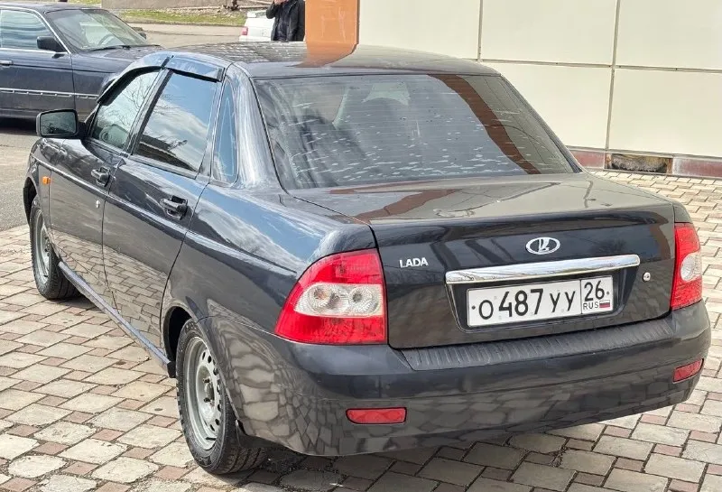 В продаже живая приора! 2009г. в. автомобиль в заводском исполнении! в заводском окрасе! пробег 170.000т. имеется свежая страховка и тех осмотр! состояние отличное! авто не требует абсолютно никаких вложений! днище пороги стаканы низа дверей в идеальном состоянии! кузов без гнили ржавчины! в заводском окрасе! все герметики швы точки завод! остекление родное! двигатель 1.6 16v работает как часики! без посторонних звуков! масло не расходует! кпп и ходовая часть просто супер! без нареканий! по комплектации: электро усилитель руля, abs, подогрев сидений, сигнализация, эл. стеклоподъемники, эл. регулировка зеркал, сенсорный магнитофон с bt. стоит очень редкий салон с завода, передние сидения ковши! документы чистые! переоформление без проблем. цена 370.000т. р торг. тел: +79499913705. - фотография - 5