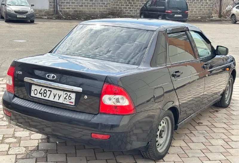 В продаже живая приора! 2009г. в. автомобиль в заводском исполнении! в заводском окрасе! пробег 170.000т. имеется свежая страховка и тех осмотр! состояние отличное! авто не требует абсолютно никаких вложений! днище пороги стаканы низа дверей в идеальном состоянии! кузов без гнили ржавчины! в заводском окрасе! все герметики швы точки завод! остекление родное! двигатель 1.6 16v работает как часики! без посторонних звуков! масло не расходует! кпп и ходовая часть просто супер! без нареканий! по комплектации: электро усилитель руля, abs, подогрев сидений, сигнализация, эл. стеклоподъемники, эл. регулировка зеркал, сенсорный магнитофон с bt. стоит очень редкий салон с завода, передние сидения ковши! документы чистые! переоформление без проблем. цена 370.000т. р торг. тел: +79499913705. - фотография - 6